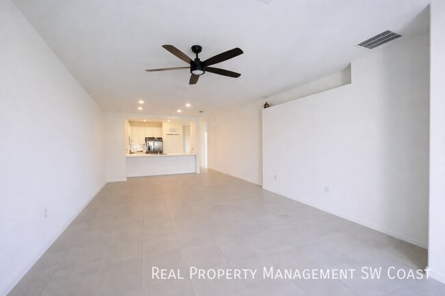 Building Photo - 2555 Vine Ave