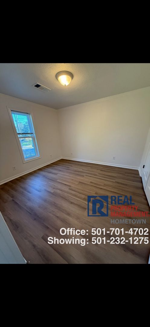 Building Photo - Newly remodeled duplex!