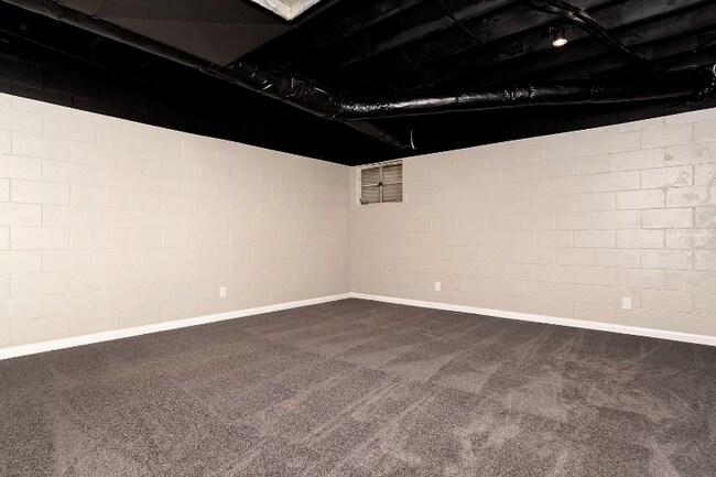 Building Photo - 14 Britten Cir
