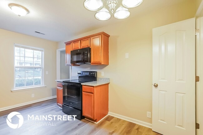 Building Photo - 1035 Tom Hailey Blvd