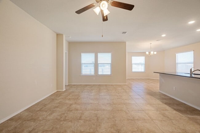 Building Photo - Spacious 3 Bedroom, 2 Bath Home in Jarrell w/ Easy Access to IH-35