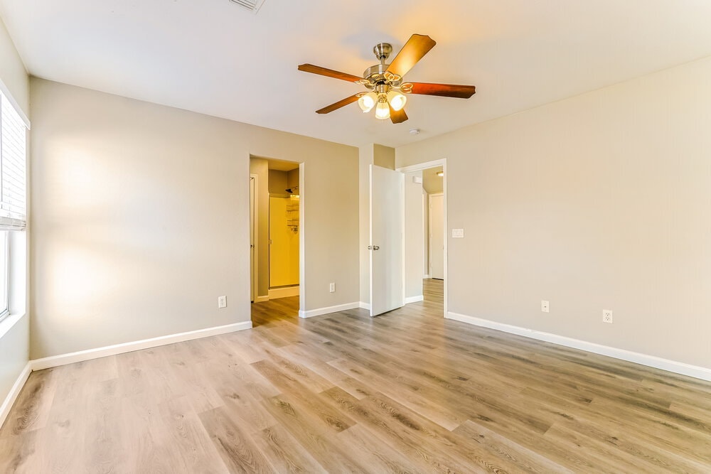 Building Photo - 12031 W Dahlia Dr