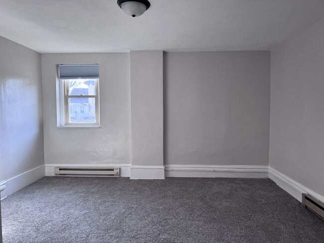 Spacious bedroom - 1205 Dunn St