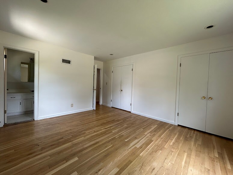 Building Photo - 11719 Wyandotte St
