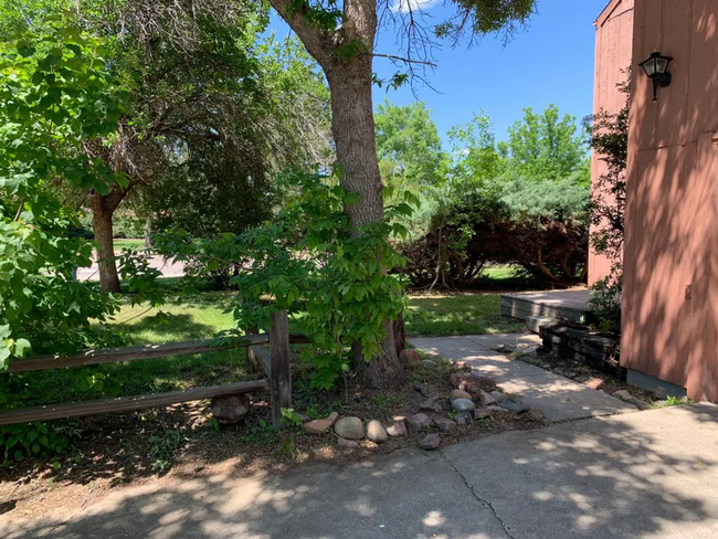Building Photo - Pleasant Gunbarrel home 3/2.5/2 car