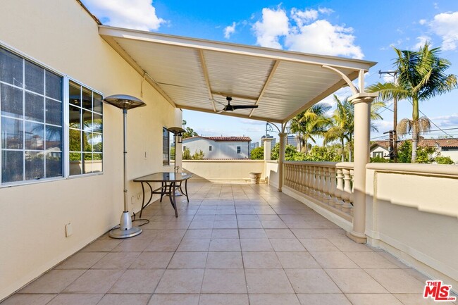 Building Photo - 268 S Palm Dr
