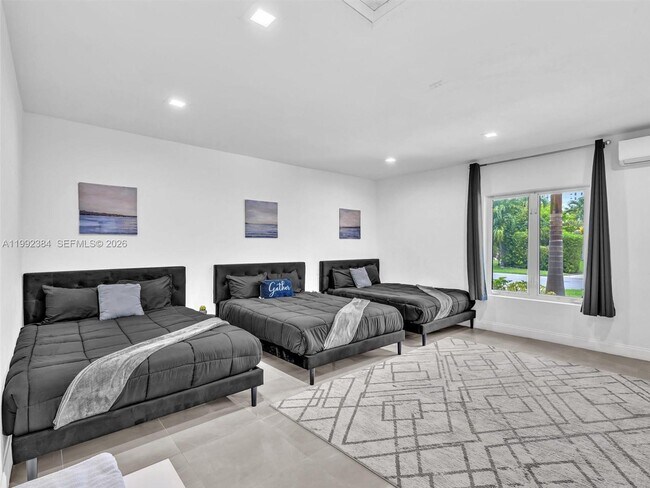 Building Photo - 413 Tamarind Dr