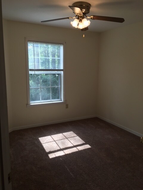 Building Photo - 895 Greenwood Dr