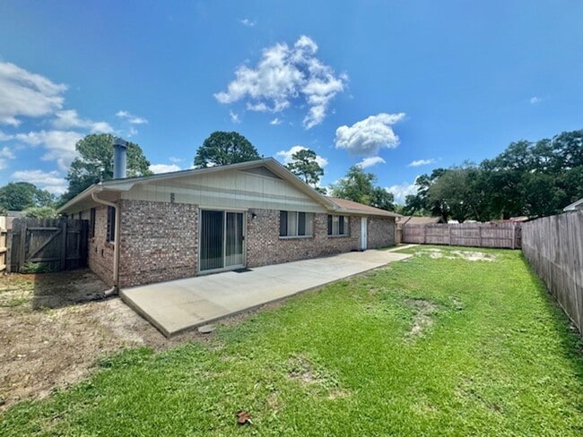 Building Photo - 135 Perdido Cir