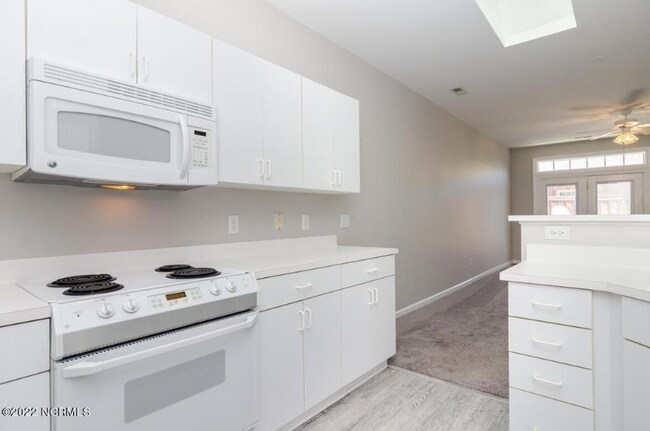 Building Photo - 1017 Avenshire Cir