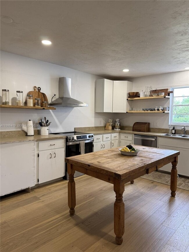 Building Photo - 625 Whippoorwill Terrace