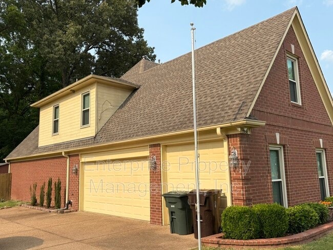 Building Photo - 7930 Abington Woods Ave