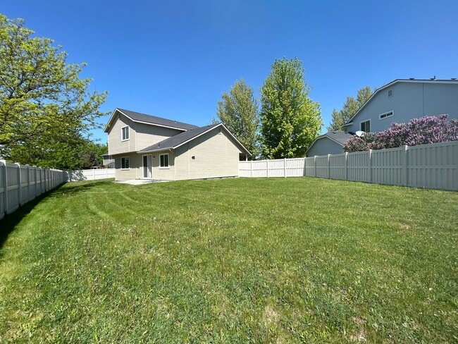 Building Photo - Beautiful4 Bedroom Home in Kuna