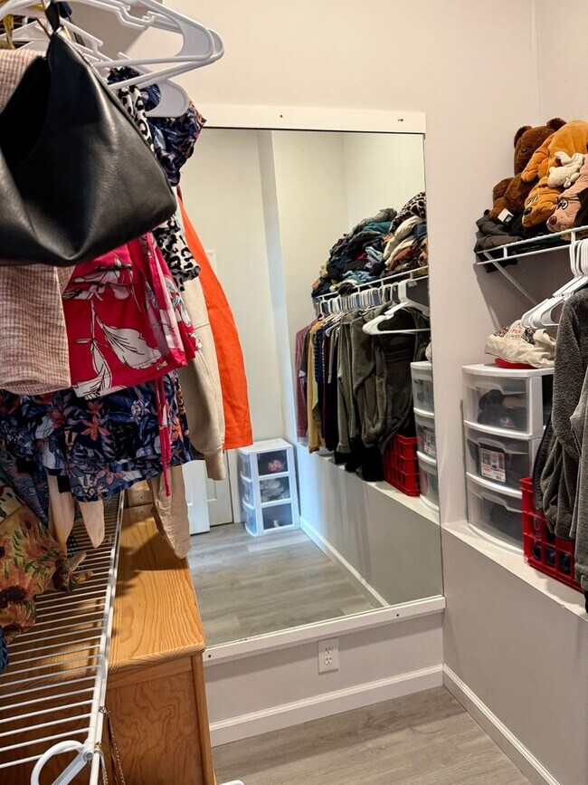 Building Photo - Charming Home in Pembroke with Yard & Storage