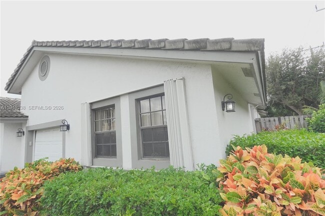 Building Photo - 518 NE 48th St