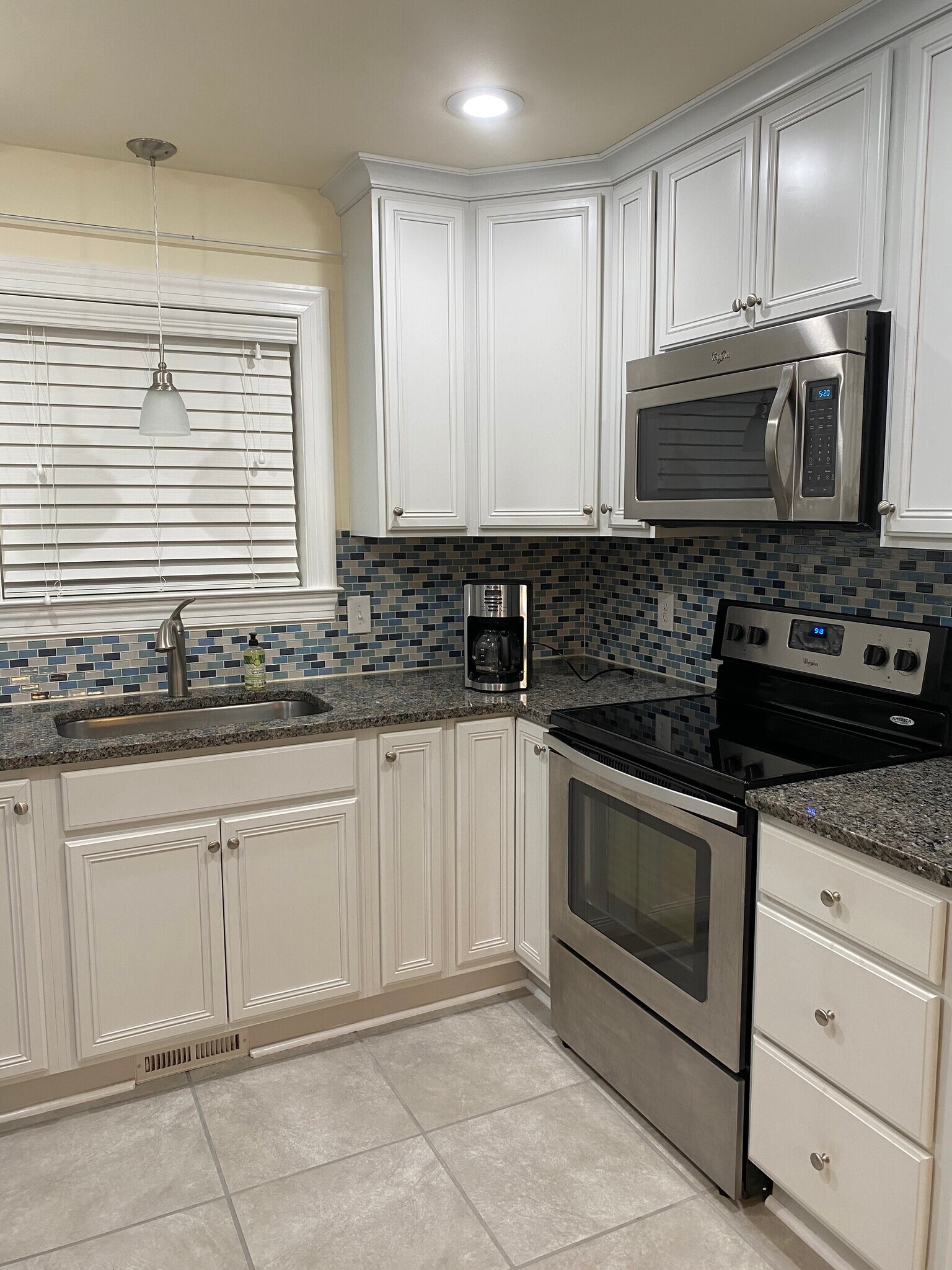 Building Photo - 7403 N Ocean Blvd