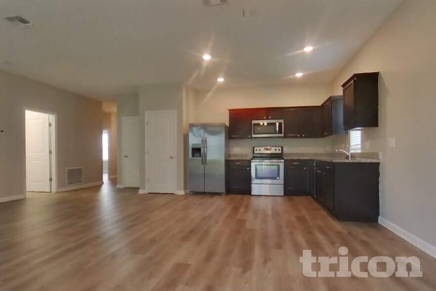 Building Photo - 16517 Cherry Landing Dr