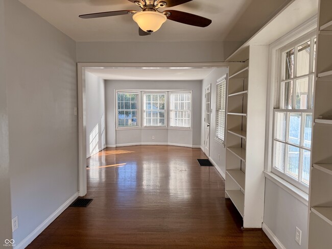 Building Photo - 1524 E 54th St