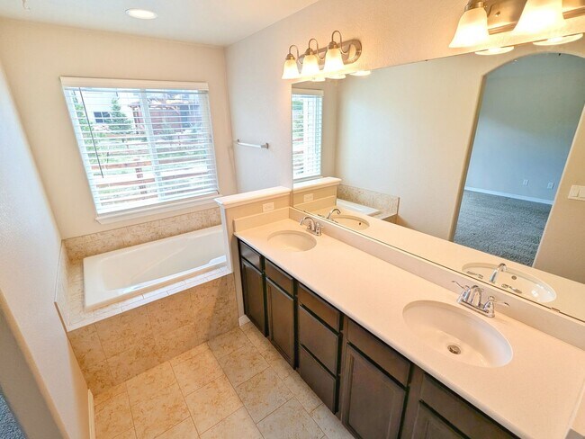 Building Photo - 5 Bedroom Three Bathroom Single Family Home in Monument