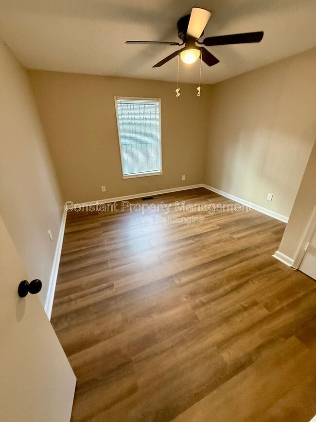 Building Photo - 3277 Club Dr