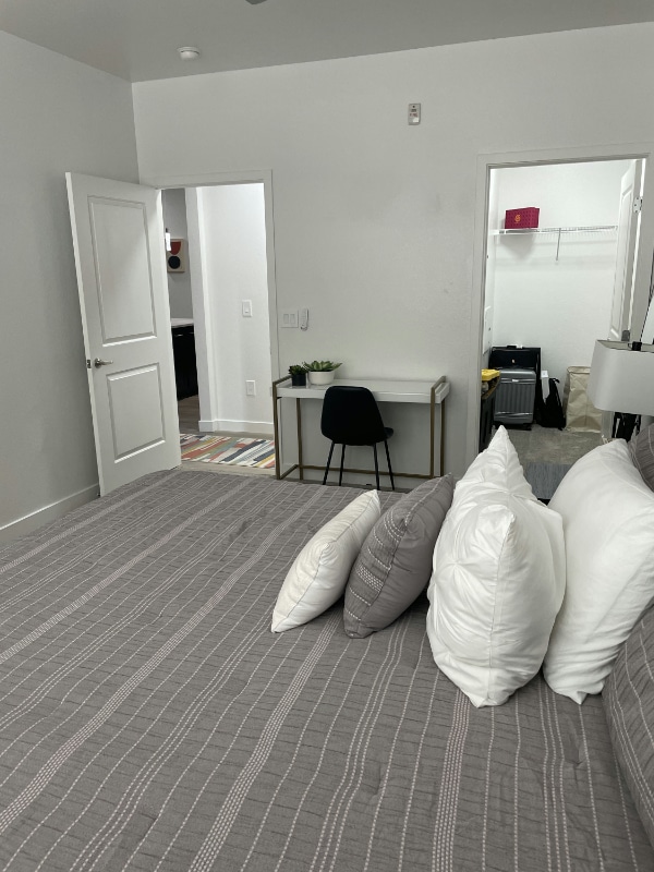 Building Photo - 4000 N Albion St