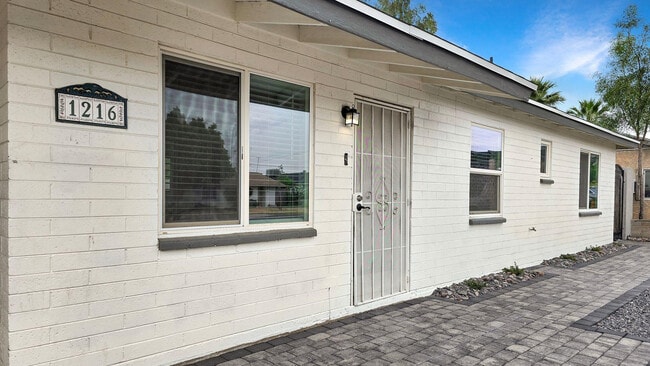 Building Photo - 1216 E Desert Park Ln