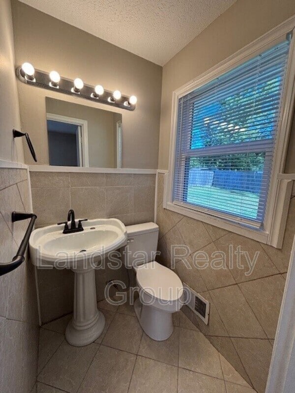 Building Photo - 6613 Manslick Rd