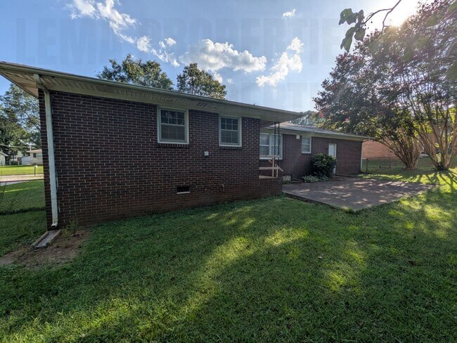 Building Photo - 4612 Daugette Dr NW