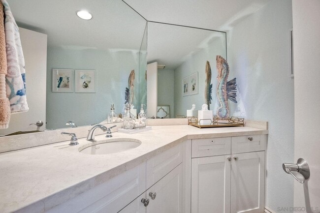Building Photo - 1043 Freedom Ct