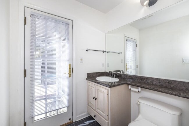 Building Photo - Spacious 3 Bed, 2.5 Bath Home in Quiet Neighborhood w/ AC + Pool!