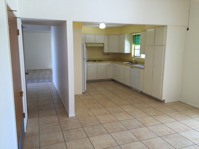 Building Photo - Scottsdale 4 Bed. 1.75 Bath located In Tow...