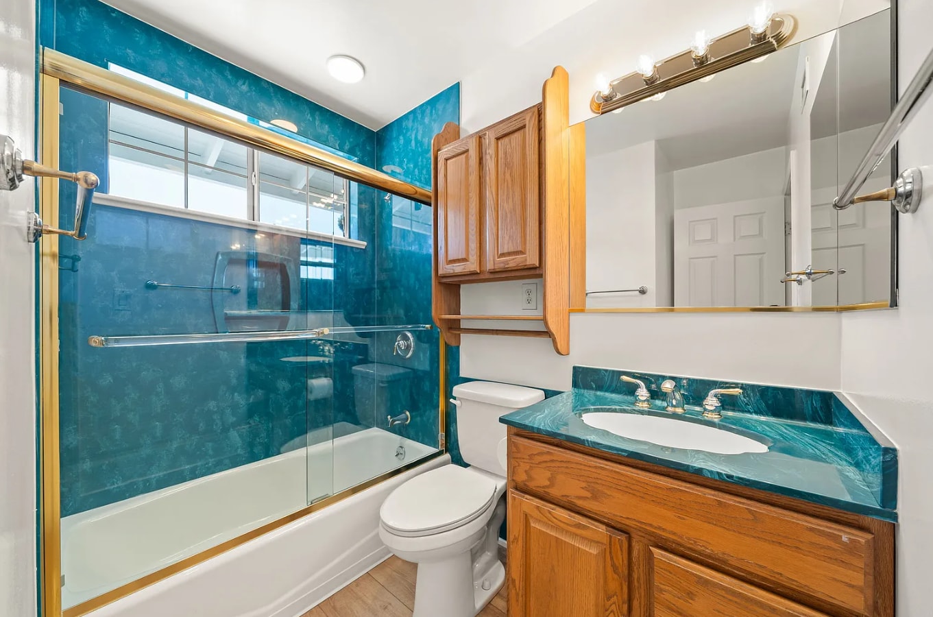 Bathroom Hallway - 5441 Richmond Ave