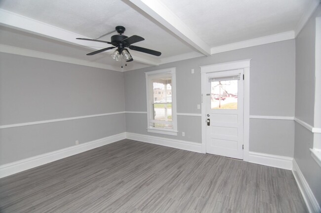 Building Photo - Charming 2BR Gem for Rent in Aledo, IL