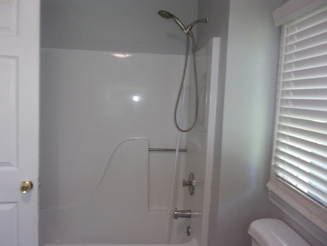 Building Photo - Beautifully Renovated 2 Bedroom 1 1/2 Bath Home