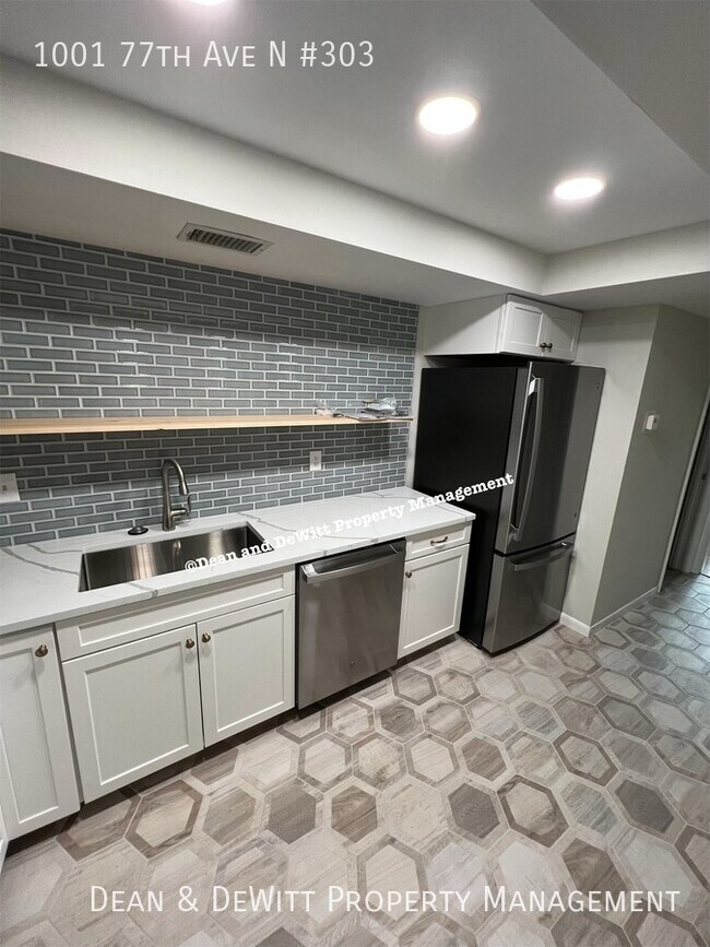 Building Photo - 1001 77th Ave N