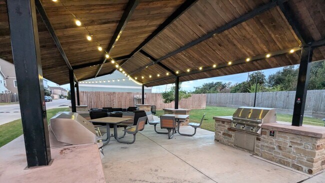 Building Photo - 5426 Oriente Ln