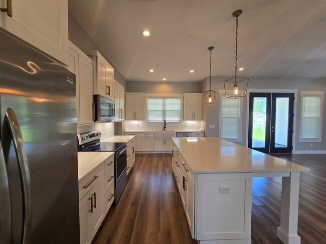 Building Photo - Beautiful 3-Bedroom, 3-Bath Home with Bonu...