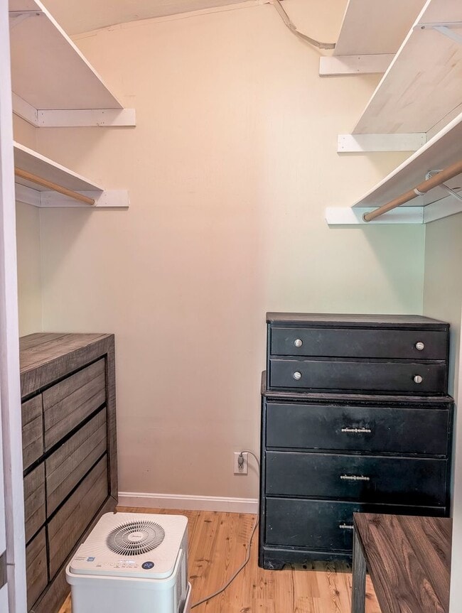 Building Photo - 12433 Cree Ln