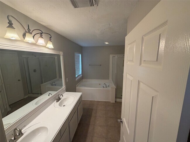 Building Photo - 15343 Court Amber Trail