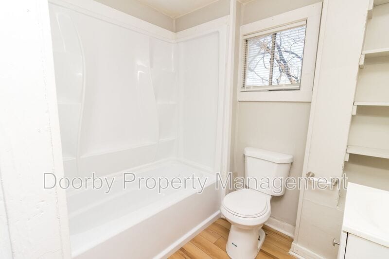 Building Photo - 1713 Carson Ave