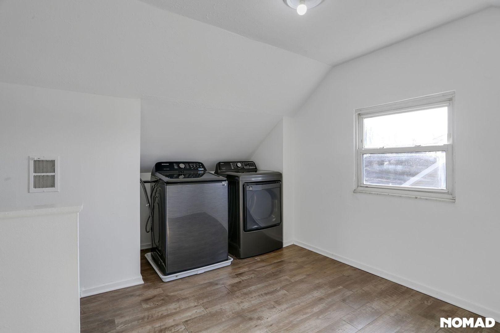 Building Photo - 878 Antwerp Rd