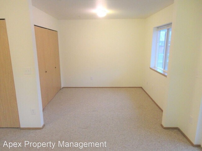 Building Photo - Studio, 1 bath Apartment - 501 VOLTAIRE COURT