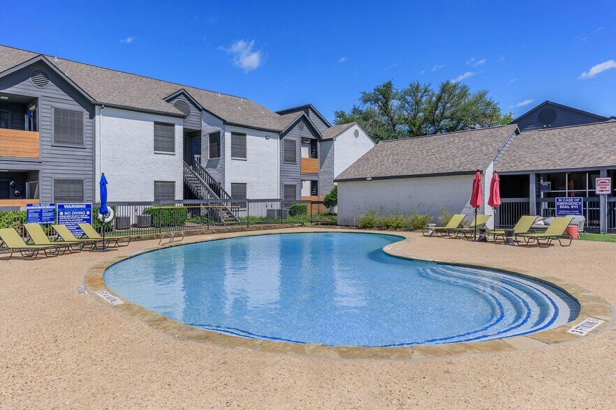 Building Photo - 1735 Rutland Dr