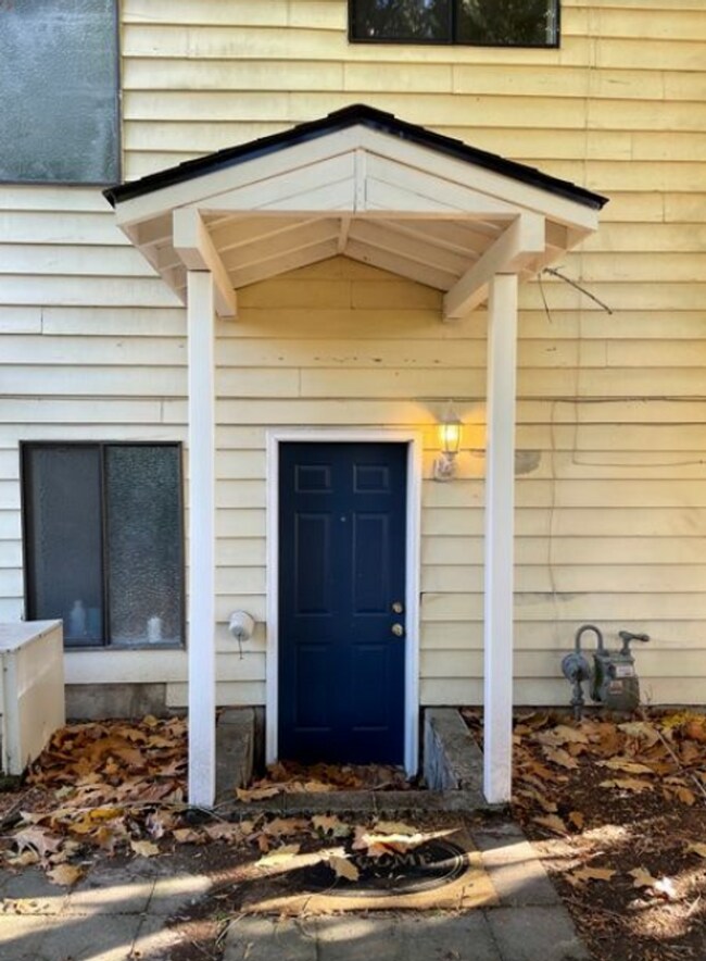 Building Photo - Furnished 2BD/1BTH