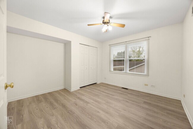 Building Photo - 1002 Hobson Dr