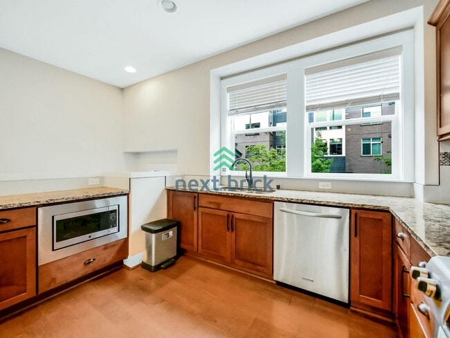 Building Photo - A Sparkling 3 Bed 2.5 Bath Home for Rent!