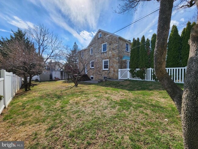 Building Photo - 1156 Garfield Ave