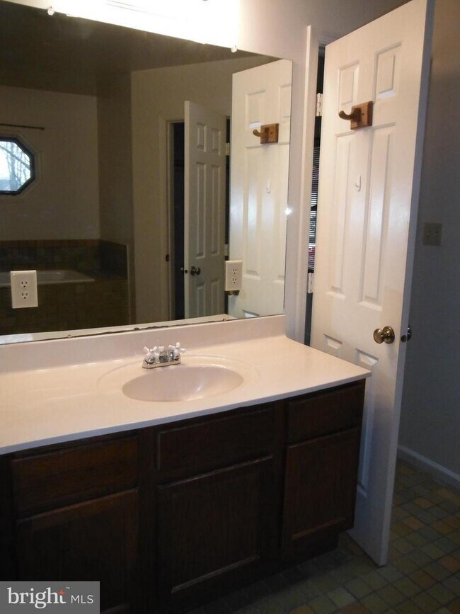 Building Photo - 222 Bosun Cove