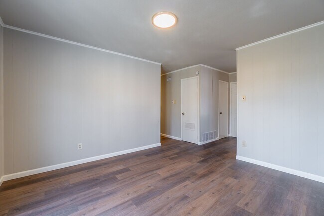 Building Photo - * Move-In Special * Beautiful 4 Bed / 3 Ba...
