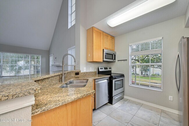 Building Photo - 13703 Richmond Park Dr N